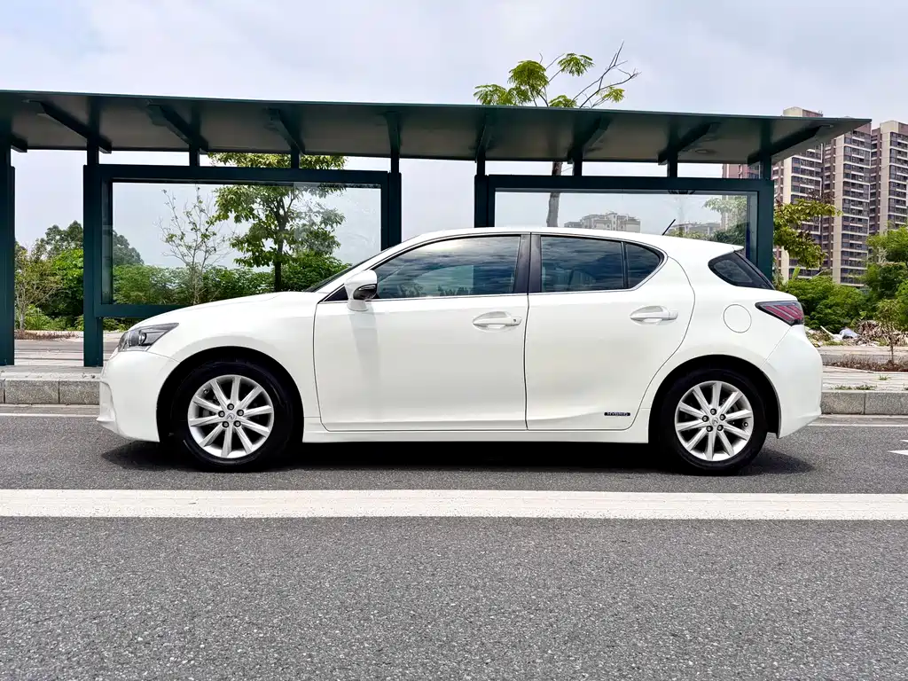 Lexus CT 2013 — фото 13