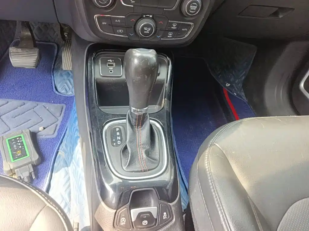 Jeep Compass 2021 — фото 14