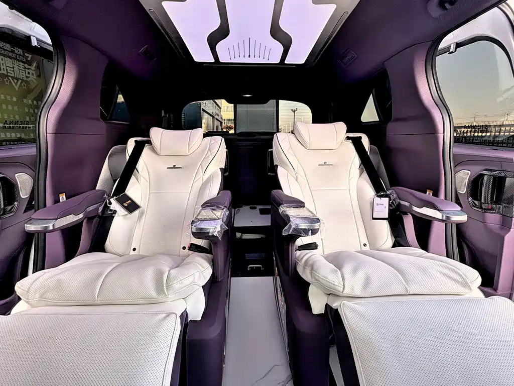 Toyota Sienna — фото 23