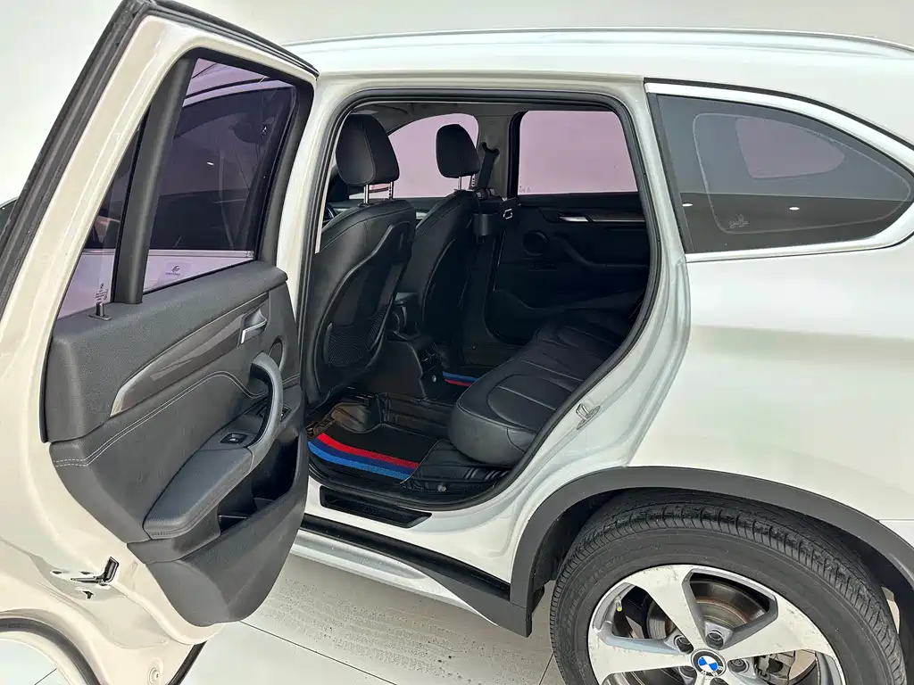 BMW X1 2017 — фото 11