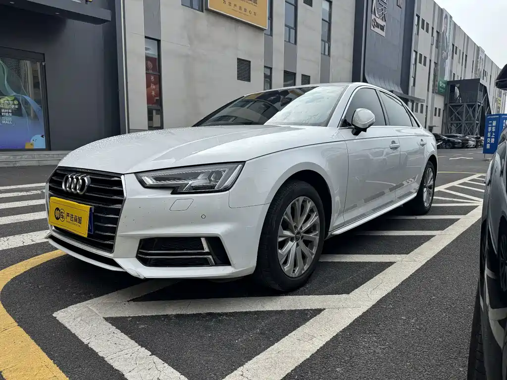 Audi A4L 2019 — фото 1