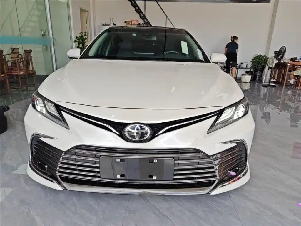 Toyota Camry 2022 — фото 3