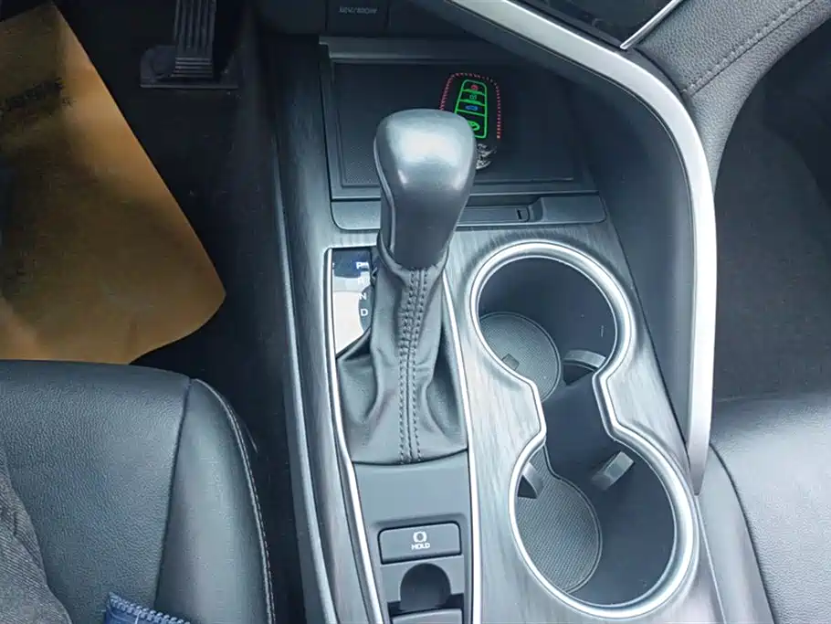 Toyota Camry 2022 — фото 16