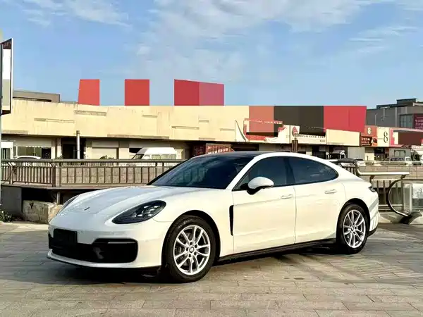 Porsche Panamera 2023