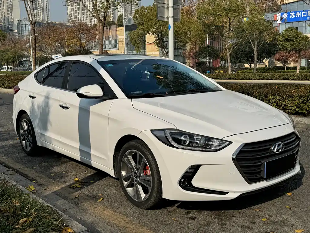 Hyundai Elantra 2017 — фото 3