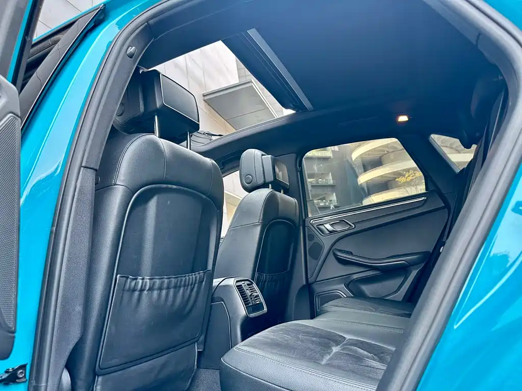 Porsche Macan 2019 — фото 11
