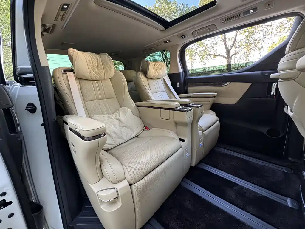 Toyota Alphard 2021 — фото 17