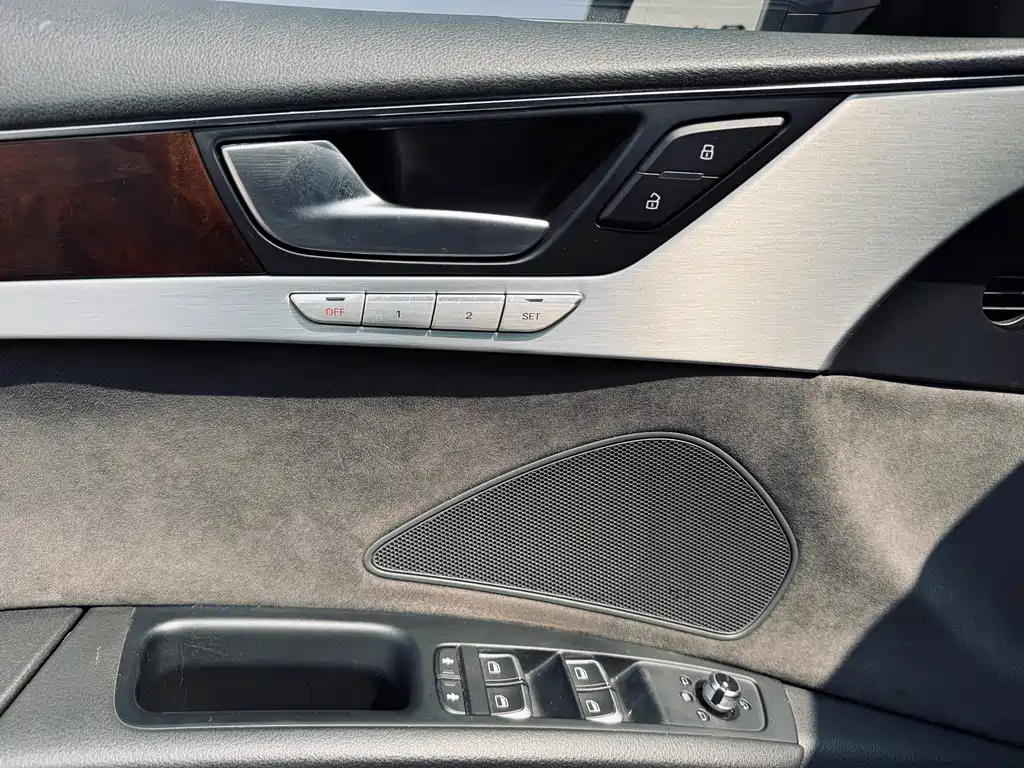Audi A8 2015 — фото 14