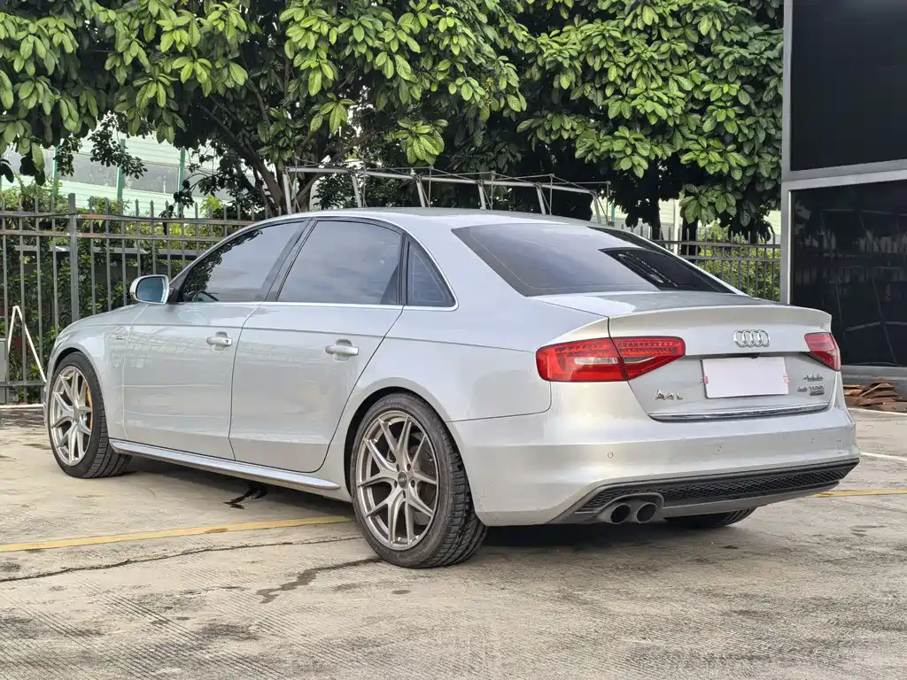 Audi A4L 2015
