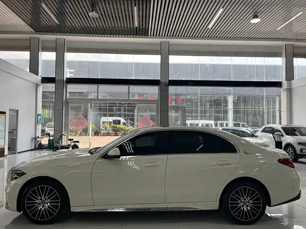 Mercedes-Benz C-Class 2024