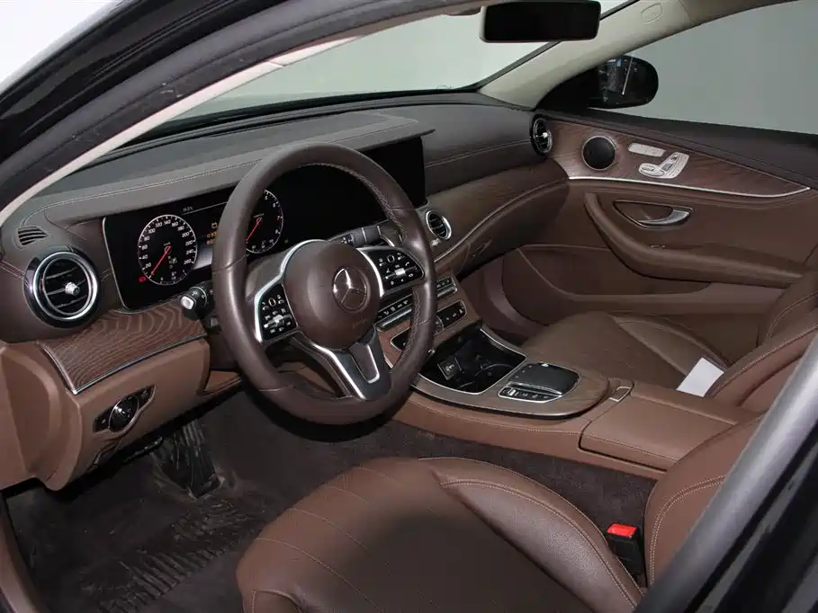 Mercedes-Benz E-Class 2020 — фото 23