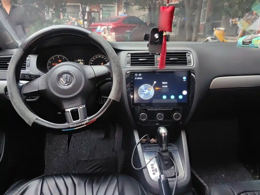 Volkswagen Sagitar 2015