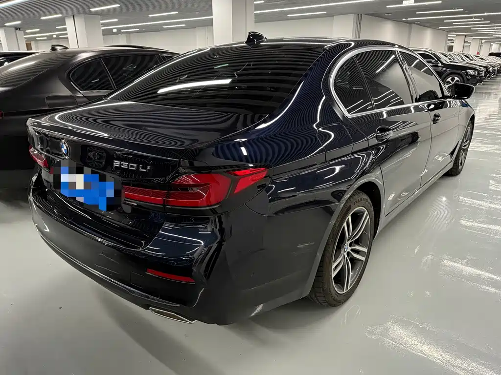 BMW 5 Series 2023 — фото 16