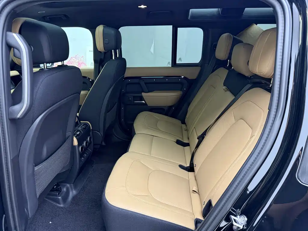 Land Rover Defender 2026 — фото 14