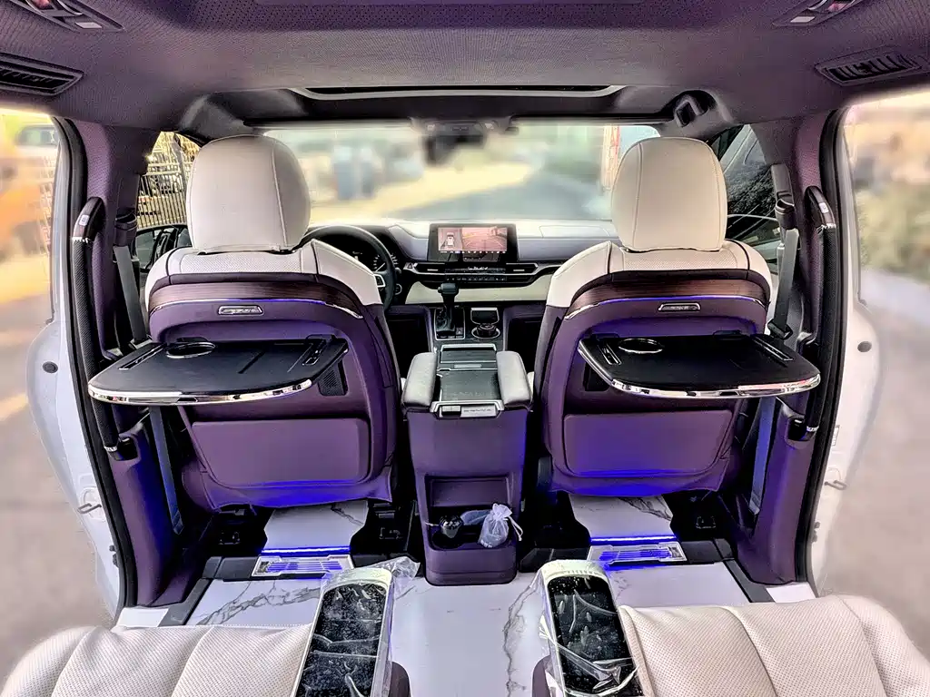 Toyota Sienna — фото 19
