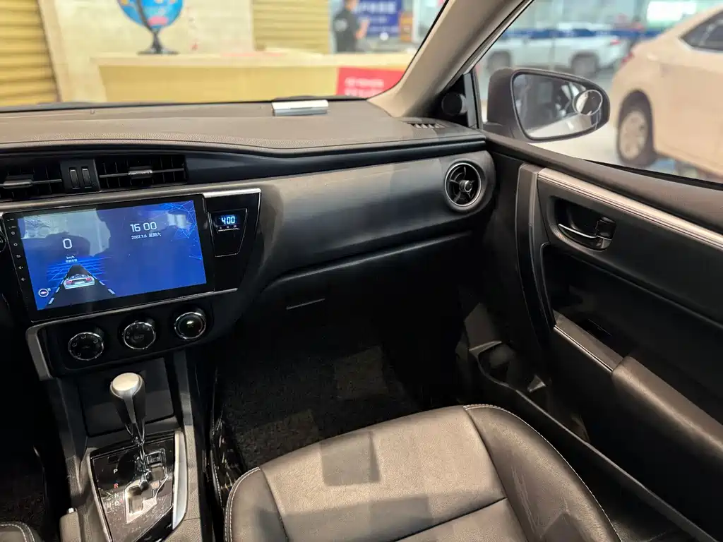 Toyota Corolla 2018 — фото 16