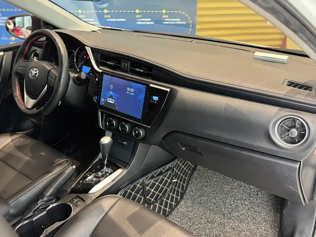 Toyota Corolla 2018 — фото 19