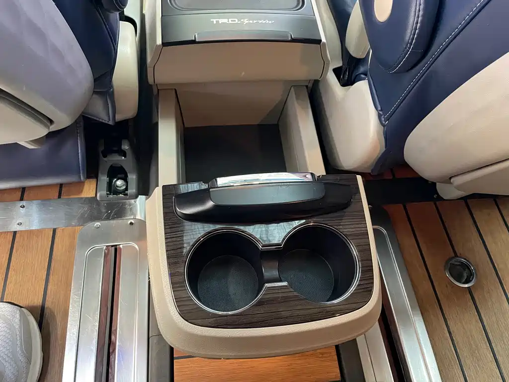 Toyota Sienna 2017 — фото 17