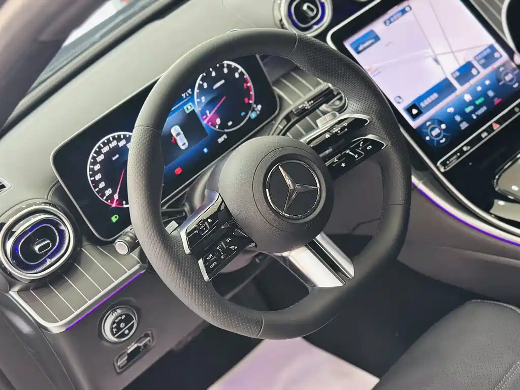 Mercedes-Benz C-Class 2023 — фото 12