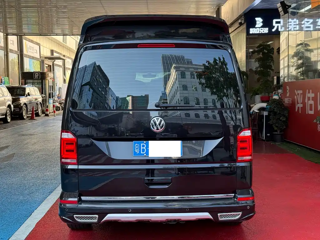 Volkswagen Multivan 2017 — фото 14