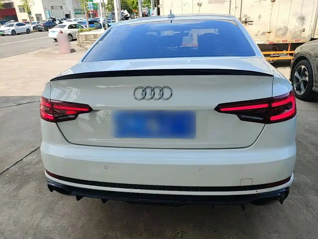 Audi A4L 2019