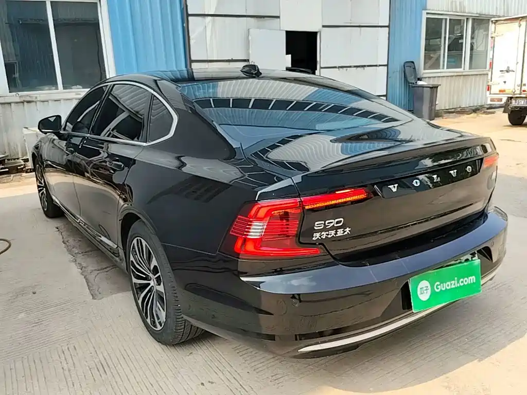 Volvo S90 Plug-In Hybrid 2023 — фото 23