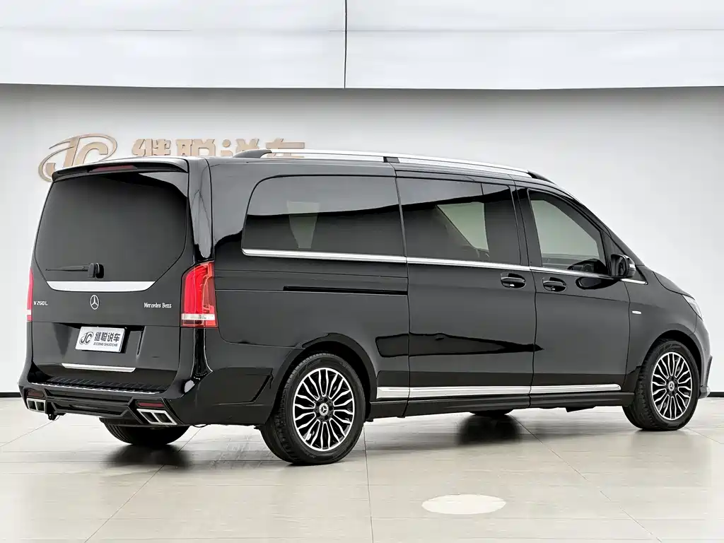 Mercedes-Benz V-Class 2019 — фото 16