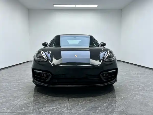 Porsche Panamera 2023