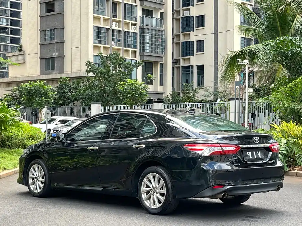 Toyota Camry 2023 — фото 9