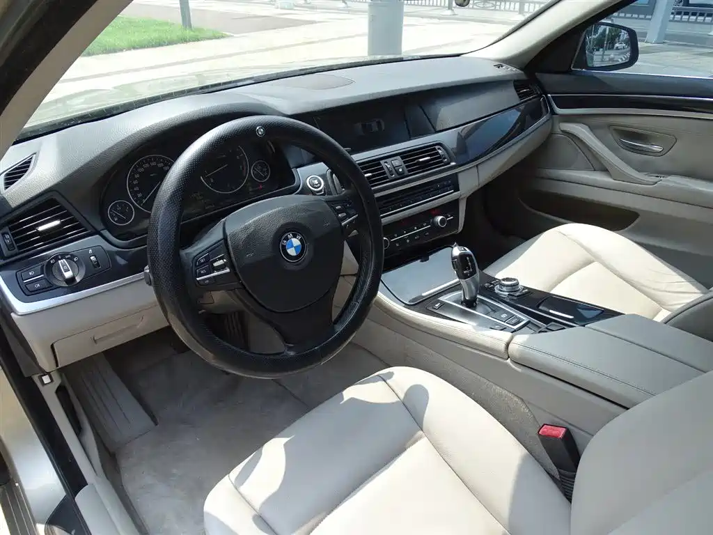 BMW 5 Series 2011 — фото 20