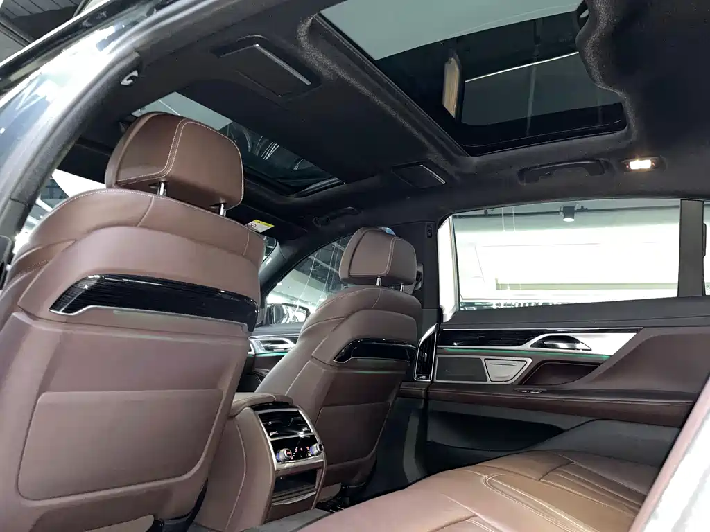 BMW 7 Series 2019 — фото 19