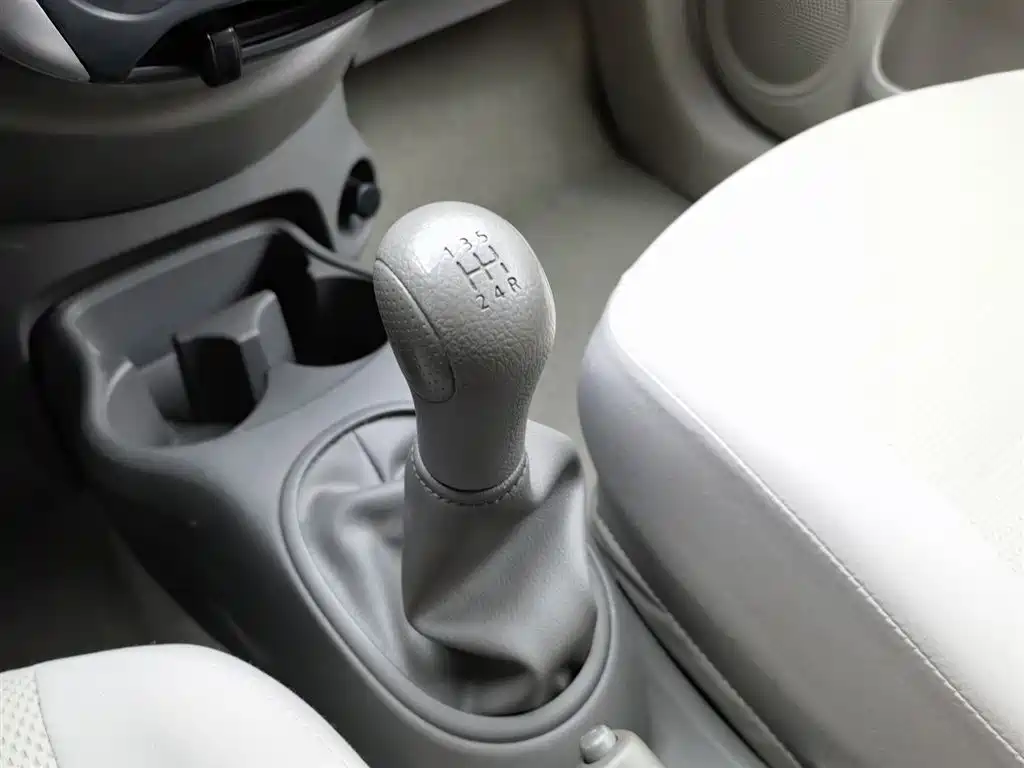 Nissan Sunny 2017 — фото 13