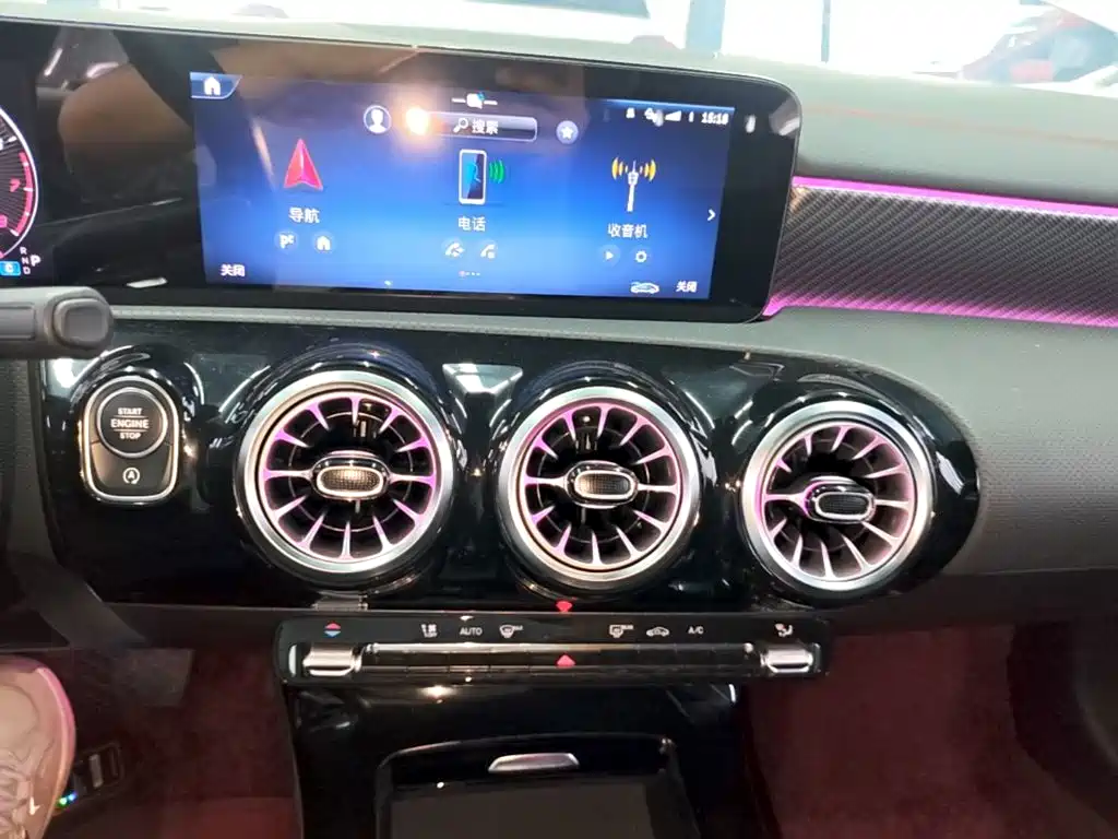 Mercedes-Benz A-Class 2024 — фото 13