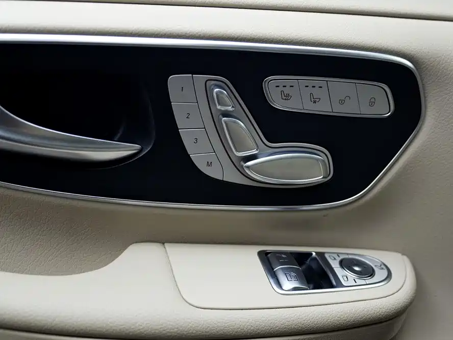 Mercedes-Benz V-Class 2022 — фото 21