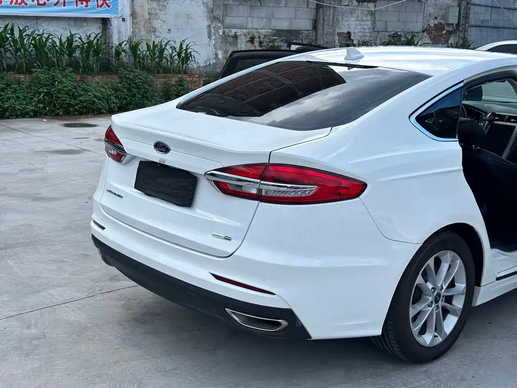 Ford Mondeo 2021 — фото 19