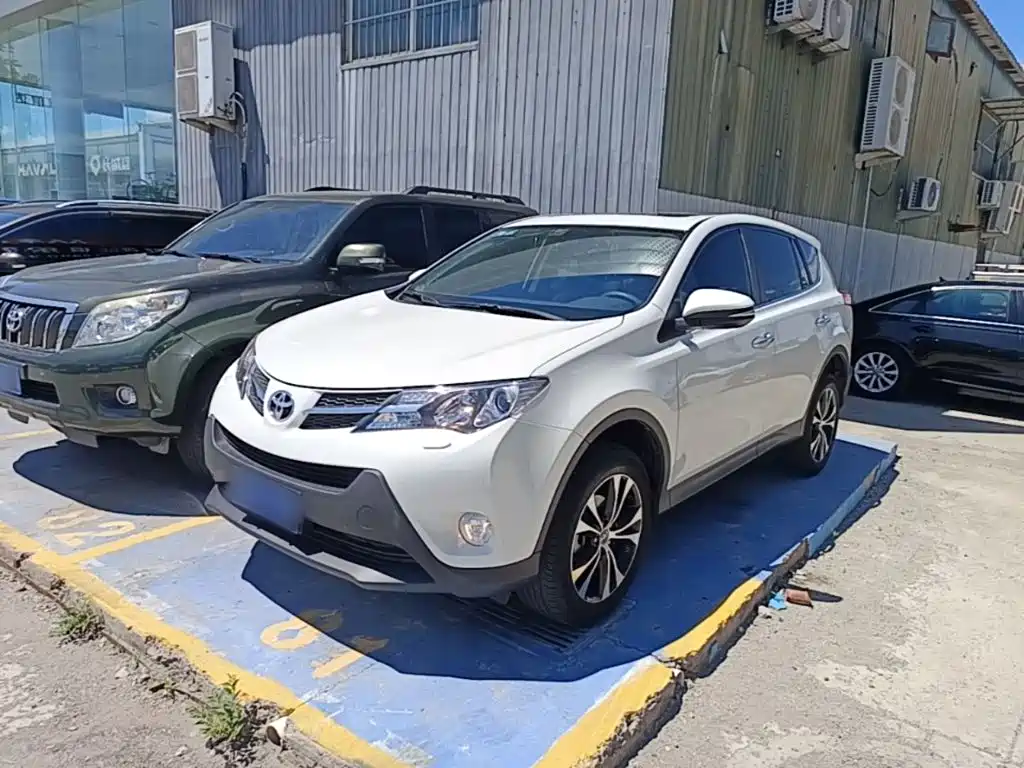 Toyota RAV4 2016 — фото 2