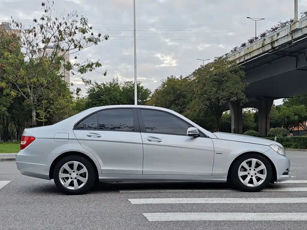 Mercedes-Benz C-Class 2011