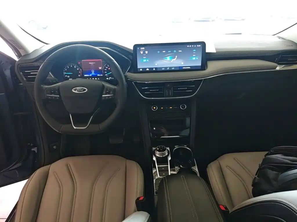 Ford Edge 2023 — фото 10