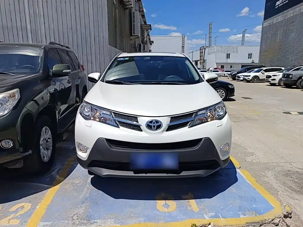 Toyota RAV4 2016 — фото 3