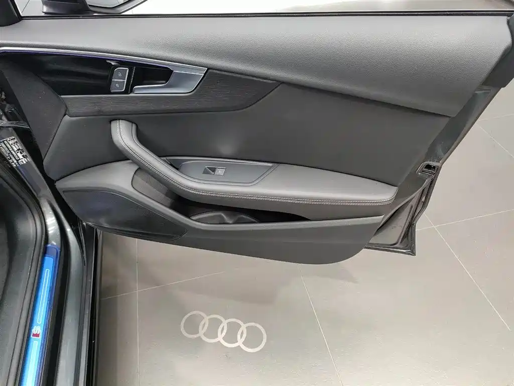 Audi A4L 2024 — фото 20