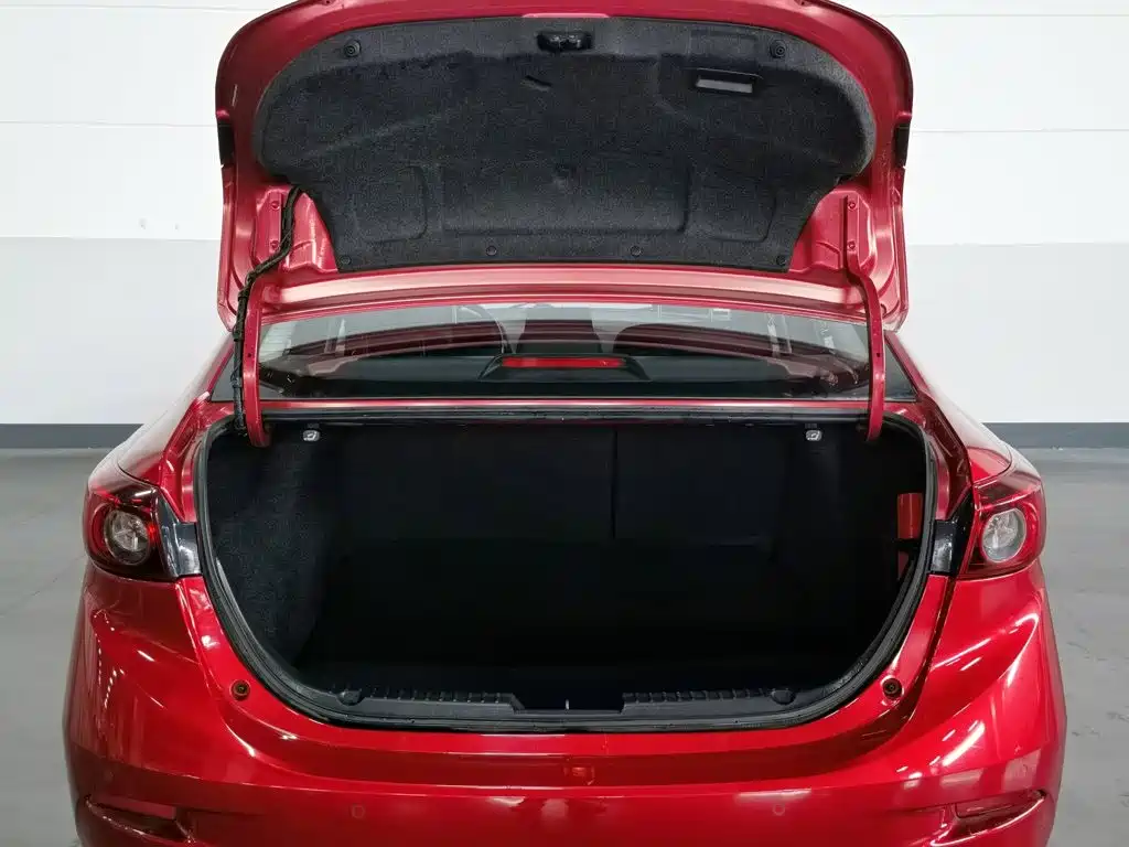 Mazda 3 Axela 2016 — фото 16