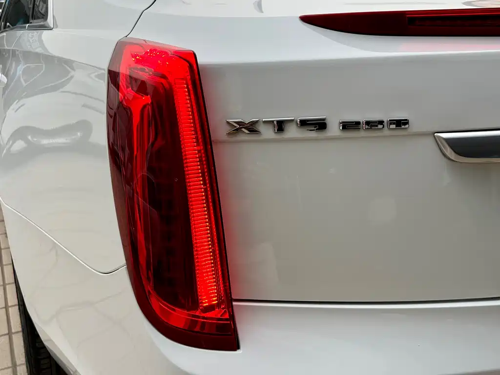 Cadillac XTS 2015 — фото 23