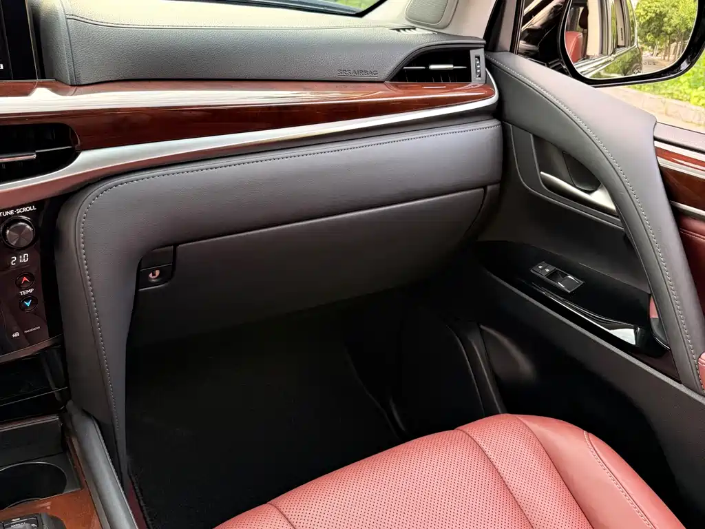 Lexus LX 2018 — фото 14