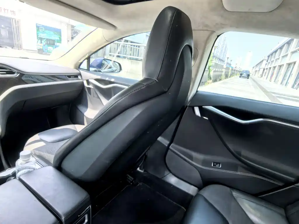 Tesla Model S 2016 — фото 11