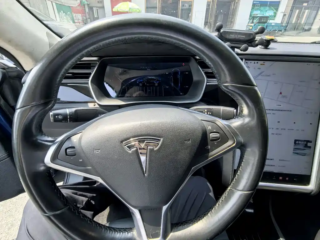 Tesla Model S 2016 — фото 13