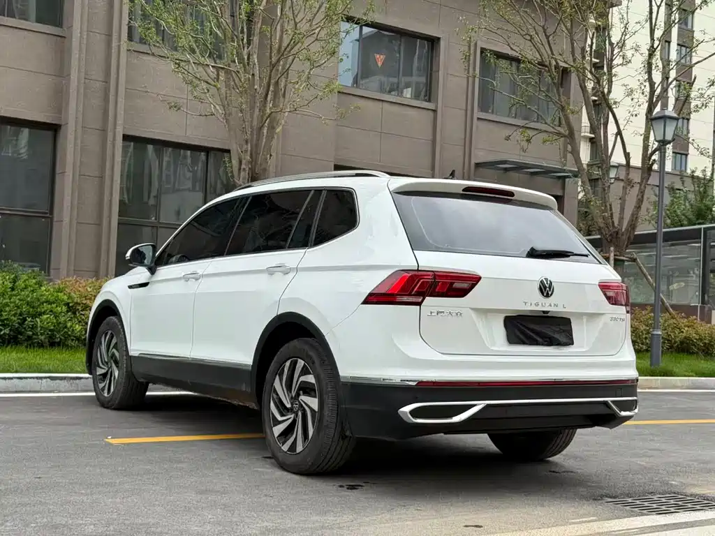 Volkswagen Tiguan L 2023 — фото 7