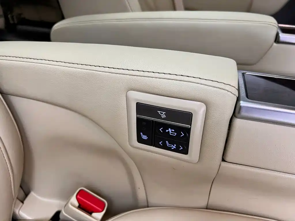 Toyota Alphard 2020 — фото 26