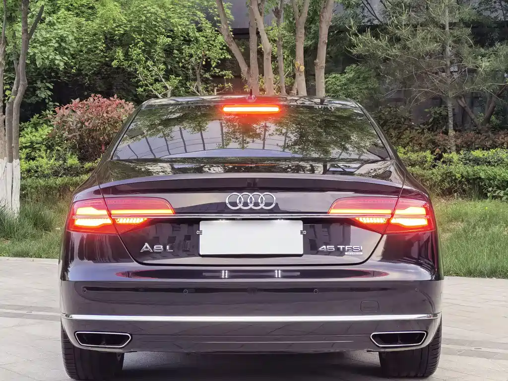 Audi A8 2015 — фото 7
