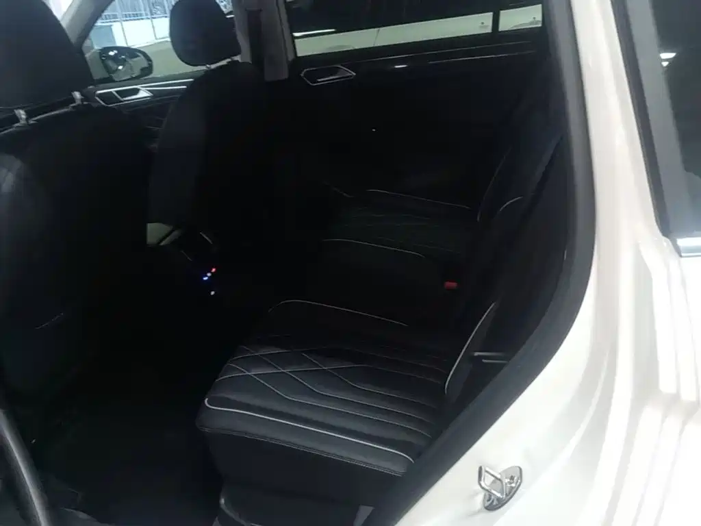 Volkswagen Tiguan L 2022 — фото 17