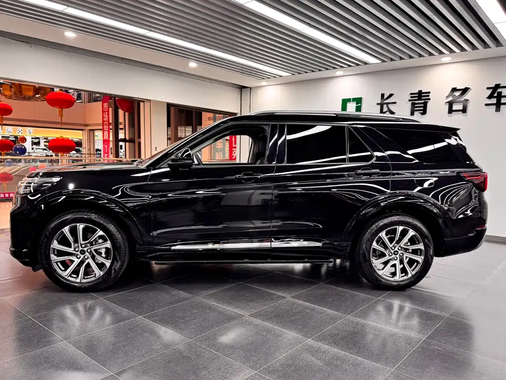 Ford Explorer 2025 — фото 3